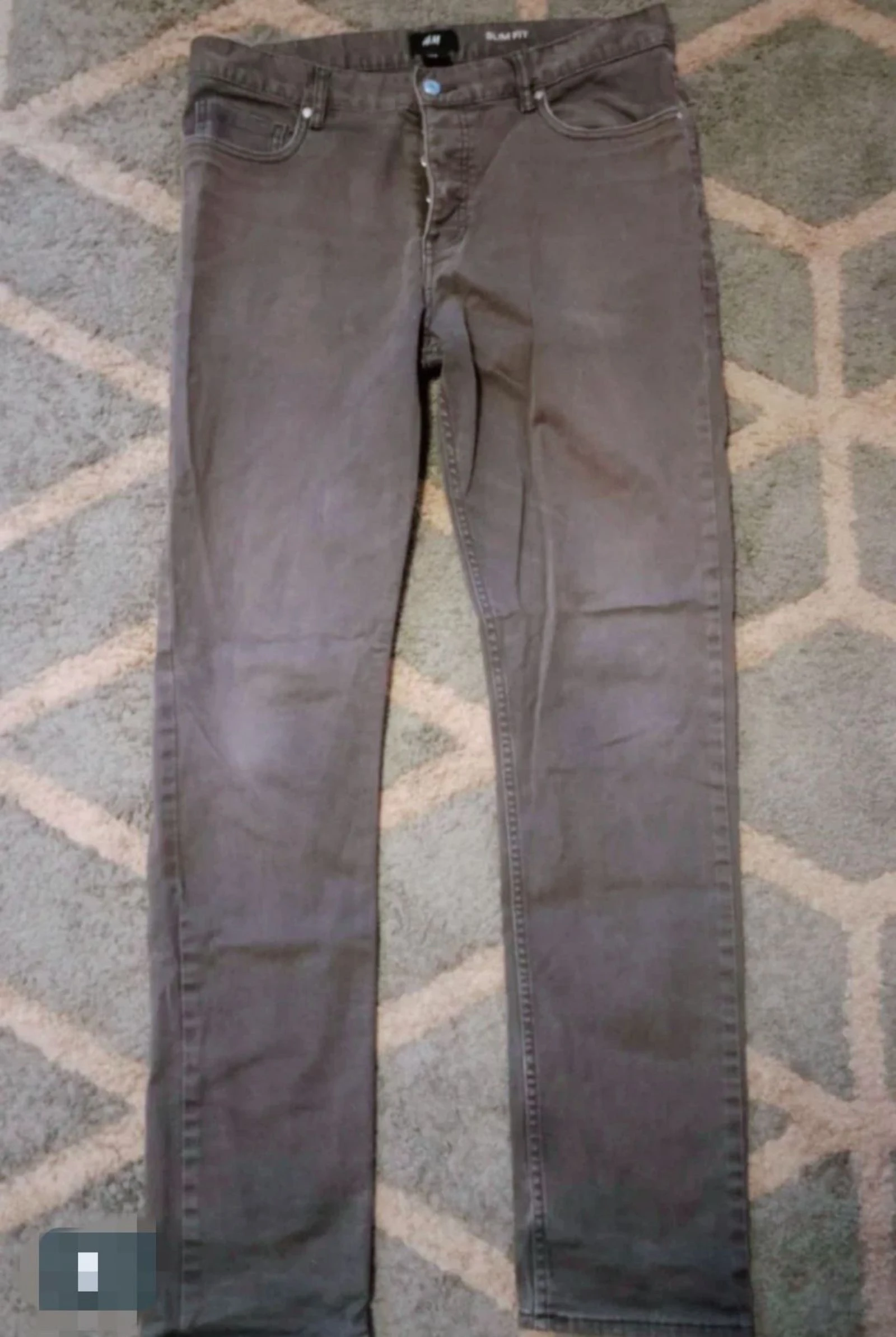 Calça jeans de corte slim fit da marca H&M. – photo 2